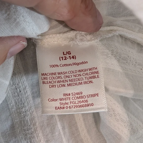 Sleeveless White Button-Up Blouse - Picture 6 of 9